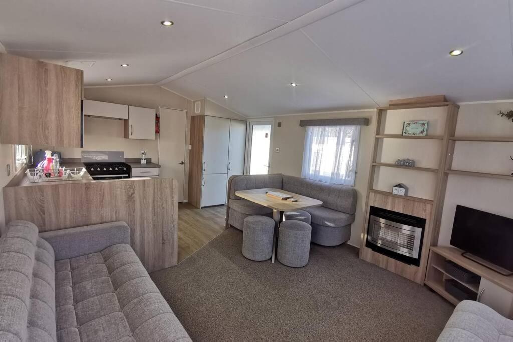 8 Sleep Chalet At Newquay Away Resorts Nb160 New Quay Exterior foto